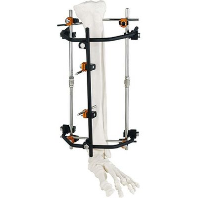 プロダクト	REF	指定	Qty.Condylar外的なFixator 8100-06	8100-0601	Ø8/8mmをつなぐ棒棒	3 8100-0602	PinR